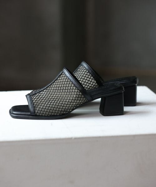 PAGEBOY(ページボーイ)の「スクエアメッシュサンダル(シューズ・レディース・オフホワイト05/ブラック09・M(23.5cm)/L(24.5cm))」の5枚目の写真