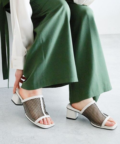 PAGEBOY(ページボーイ)の「スクエアメッシュサンダル(シューズ・レディース・オフホワイト05/ブラック09・M(23.5cm)/L(24.5cm))」の3枚目の写真