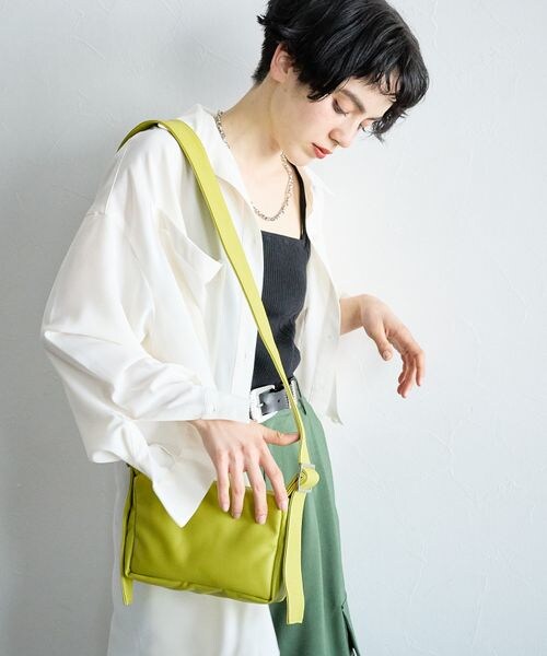 PAGEBOY（ページボーイ）の「スクエアイプショルダー（バッグ・レディース・モノトーン01/ブラック09/イエロー71・F）」の3枚目の写真