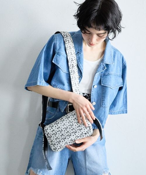 PAGEBOY（ページボーイ）の「スクエアイプショルダー（バッグ・レディース・モノトーン01/ブラック09/イエロー71・F）」の4枚目の写真