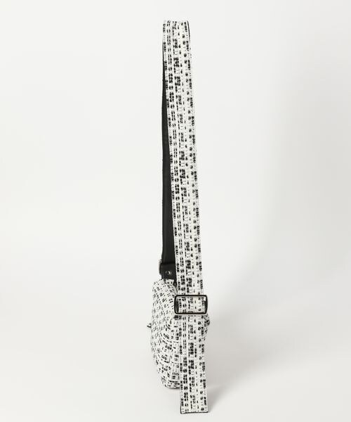 PAGEBOY（ページボーイ）の「スクエアイプショルダー（バッグ・レディース・モノトーン01/ブラック09/イエロー71・F）」の9枚目の写真