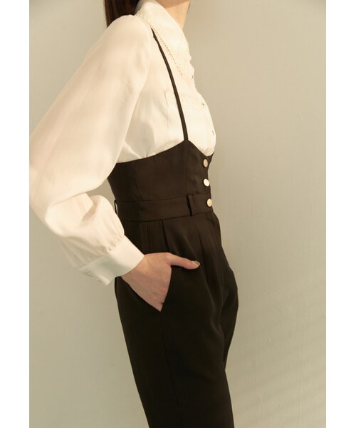 Marjorie（マージョリー）の「腰封感高腰吊帶喇叭褲（パンツ・レディース・黑）」の3枚目の写真