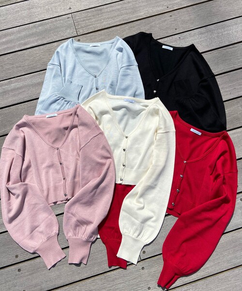 OLIVE des OLIVE（オリーブデオリーブ）の「ハートボタンクロップドカーディガン（カーディガン/ボレロ・レディース・オフホワイト/サックスブルー/ピンク/ブラック/レッド・FREE）」の4枚目の写真