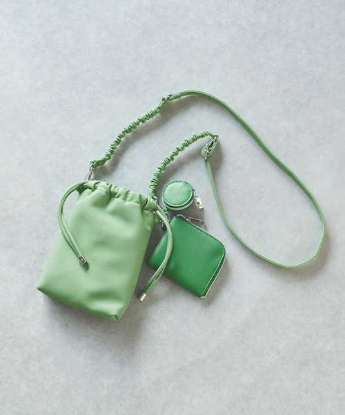 un dix cors（アンディコール）の「《予約》【cachecache(カシュカシュ)】３SET巾着ショルダー（ショルダーバッグ・レディース・ベージュ/グリーン/ブラック・F）」の3枚目の写真