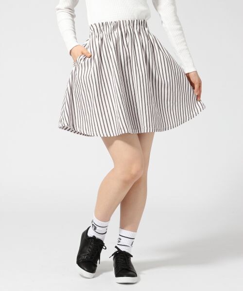 LOWRYS FARM（ローリーズファーム）の「マルチガラボリュームスカート（スカート・レディース・ギンガム/オフ×ストライプ/ネイビー×ストライプ・Ｆ）」の2枚目の写真