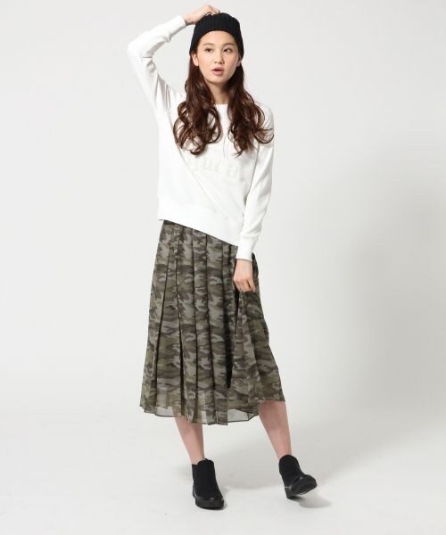 GLOBAL WORK(グローバルワーク)の「ムジガラプリーツスカート(スカート・レディース・花柄01/カモフラ02/ライトグレー05/ネイビー88・M/L)」の6枚目の写真