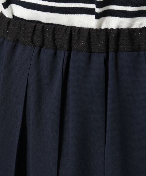 GLOBAL WORK(グローバルワーク)の「ムジガラプリーツスカート(スカート・レディース・花柄01/カモフラ02/ライトグレー05/ネイビー88・M/L)」の11枚目の写真