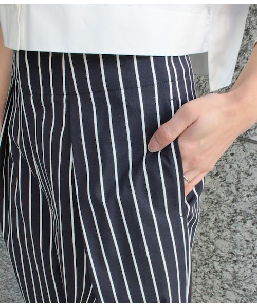 ADAM ET ROPE'(アダムエロペ)の「【15SS先行予約】ストライプワイドクロップドパンツ【春の新作】(パンツ・レディース・ホワイト系/ネイビー系・36/38)」の7枚目の写真