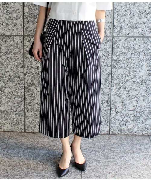ADAM ET ROPE'(アダムエロペ)の「【15SS先行予約】ストライプワイドクロップドパンツ【春の新作】(パンツ・レディース・ホワイト系/ネイビー系・36/38)」の3枚目の写真
