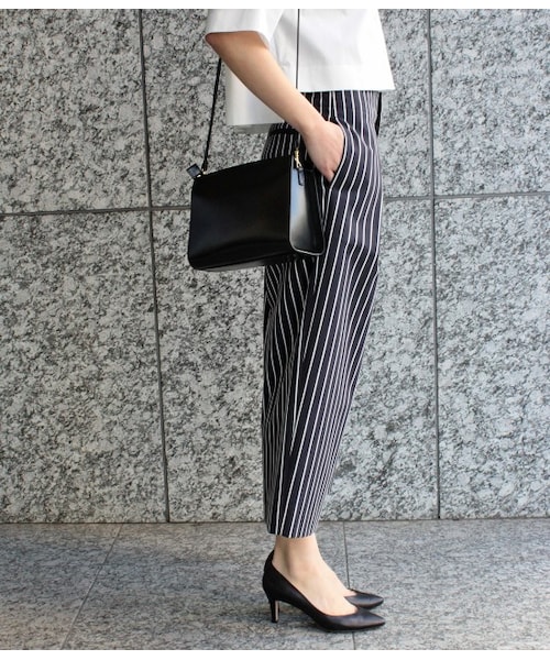 ADAM ET ROPE'(アダムエロペ)の「【15SS先行予約】ストライプワイドクロップドパンツ【春の新作】(パンツ・レディース・ホワイト系/ネイビー系・36/38)」の4枚目の写真