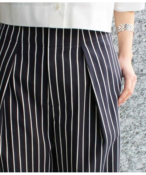 ADAM ET ROPE'(アダムエロペ)の「【15SS先行予約】ストライプワイドクロップドパンツ【春の新作】(パンツ・レディース・ホワイト系/ネイビー系・36/38)」の8枚目の写真