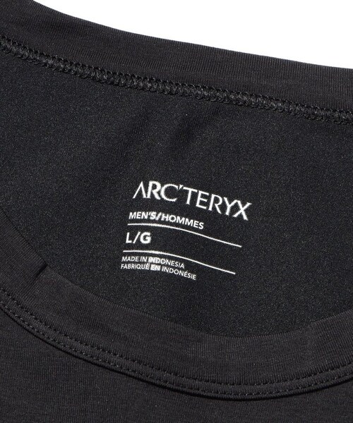 ARC'TERYX（アークテリクス）の「CAPTIVE SPLIT SS T-SHIRT/キャプティブ スプリット ショート スリーブ Tシャツ（その他・ホワイト/ブラック/ダークブラウン/ブルー・XS）」の3枚目の写真
