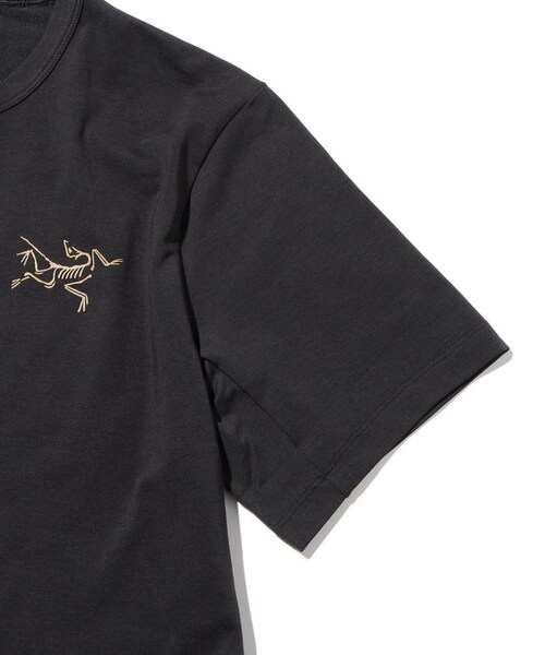 ARC'TERYX（アークテリクス）の「CAPTIVE SPLIT SS T-SHIRT/キャプティブ スプリット ショート スリーブ Tシャツ（その他・ホワイト/ブラック/ダークブラウン/ブルー・XS）」の4枚目の写真