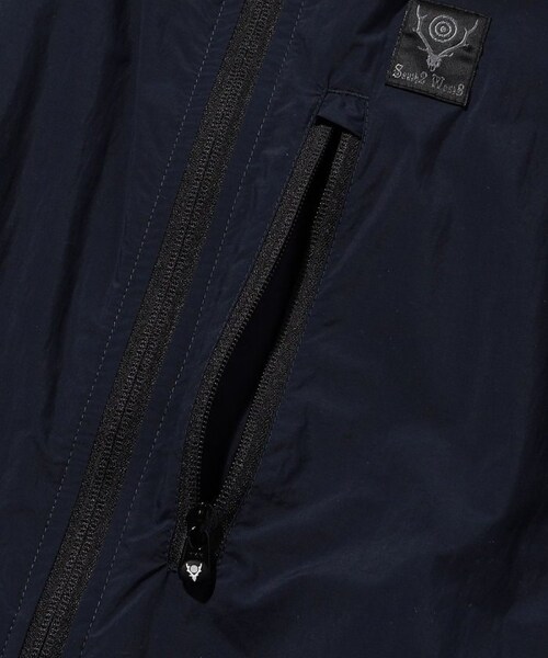 South2 West8（サウスツーウェストエイト）の「PACKABLE VEST - NYLON TYPEWRITER（ジャケット/アウター・オリーブ/ネイビー・M）」の4枚目の写真