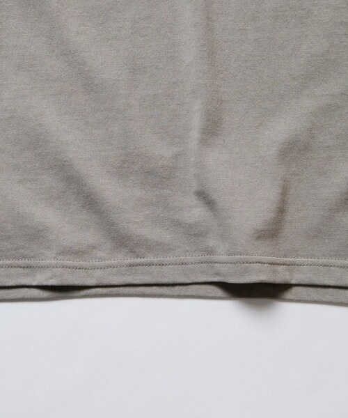 WILD THINGS（ワイルドシングス）の「別注 バックアーチロゴ ワンポイント刺繍 クルーネックTシャツ/ポケT【限定展開】（その他・ホワイト/グレー/ブラック/ベージュ/グリーン・S）」の6枚目の写真