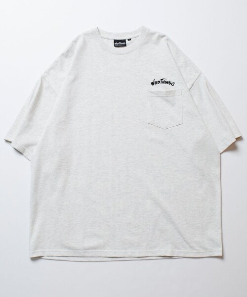 WILD THINGS（ワイルドシングス）の「別注 バックアーチロゴ ワンポイント刺繍 クルーネックTシャツ/ポケT【限定展開】（その他・ホワイト/グレー/ブラック/ベージュ/グリーン・S）」の9枚目の写真