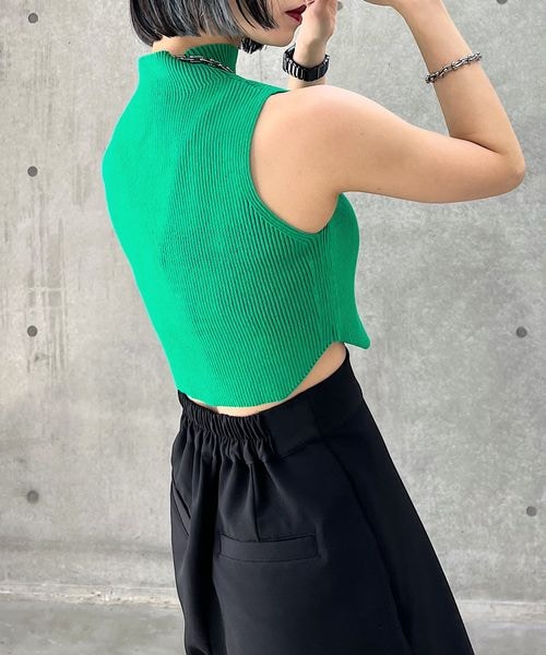 PAGEBOY（ページボーイ）の「ピッタミニハイネックノースリーブ（トップス・レディース・オフホワイト05/ブラック09/グリーン75/ブルー86・F）」の14枚目の写真