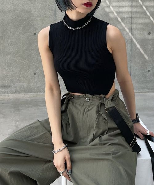 PAGEBOY（ページボーイ）の「ピッタミニハイネックノースリーブ（トップス・レディース・オフホワイト05/ブラック09/グリーン75/ブルー86・F）」の9枚目の写真