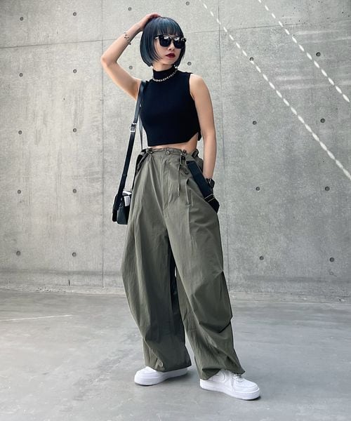 PAGEBOY（ページボーイ）の「ピッタミニハイネックノースリーブ（トップス・レディース・オフホワイト05/ブラック09/グリーン75/ブルー86・F）」の13枚目の写真