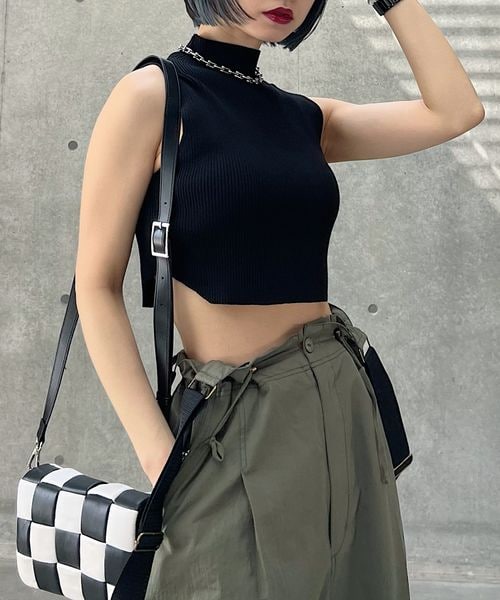 PAGEBOY（ページボーイ）の「ピッタミニハイネックノースリーブ（トップス・レディース・オフホワイト05/ブラック09/グリーン75/ブルー86・F）」の2枚目の写真