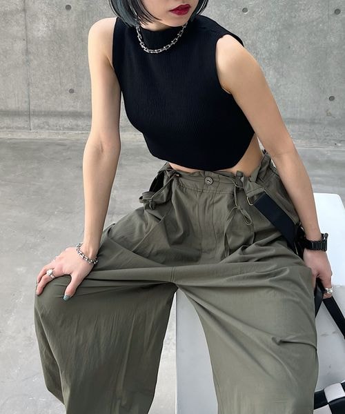 PAGEBOY（ページボーイ）の「ピッタミニハイネックノースリーブ（トップス・レディース・オフホワイト05/ブラック09/グリーン75/ブルー86・F）」の12枚目の写真