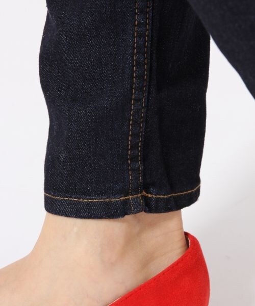 LOWRYS FARM（ローリーズファーム）の「ＣＯＮＥデニムスリムパンツ（パンツ・レディース・オフ/ブルー/ネイビー・Ｓ/Ｍ/Ｌ）」の9枚目の写真