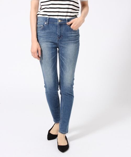 LOWRYS FARM（ローリーズファーム）の「ＣＯＮＥデニムスリムパンツ（パンツ・レディース・オフ/ブルー/ネイビー・Ｓ/Ｍ/Ｌ）」の2枚目の写真