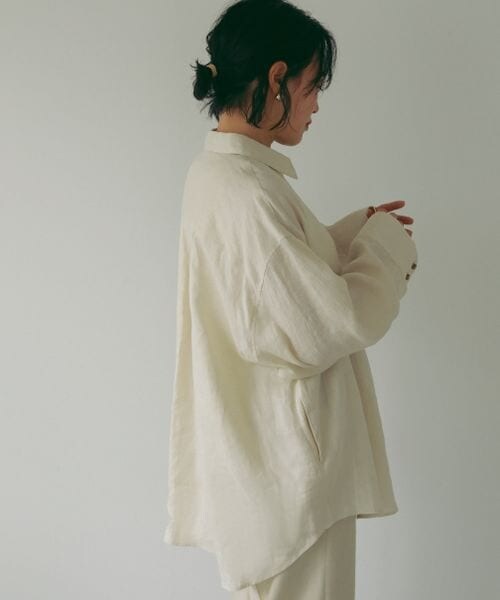 A part by(アパートバイ)の「フレンチリネンシャツ/WEB先行予約(トップス・レディース・ライトベージュ 51/ダークネイビー 89・フリーサイズ)」の8枚目の写真