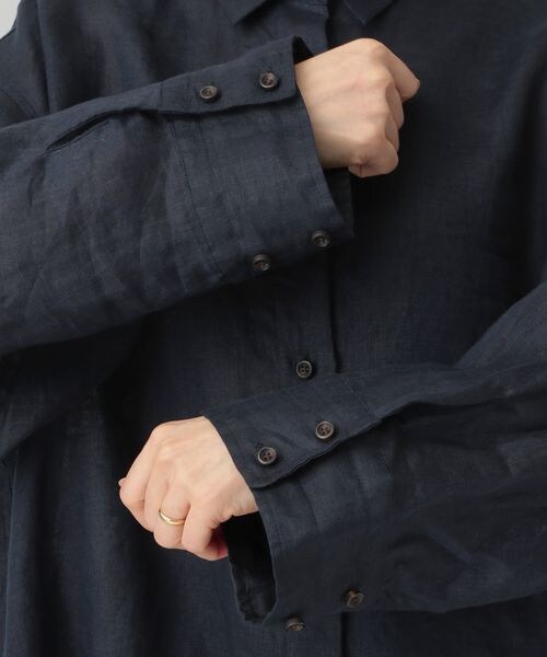 A part by(アパートバイ)の「フレンチリネンシャツ/WEB先行予約(トップス・レディース・ライトベージュ 51/ダークネイビー 89・フリーサイズ)」の15枚目の写真
