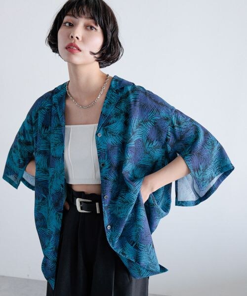 PAGEBOY(ページボーイ)の「サマーリゾートショートシャツ(トップス・レディース・モノトーン01/ピンク系25/ブルー系85・F)」の3枚目の写真