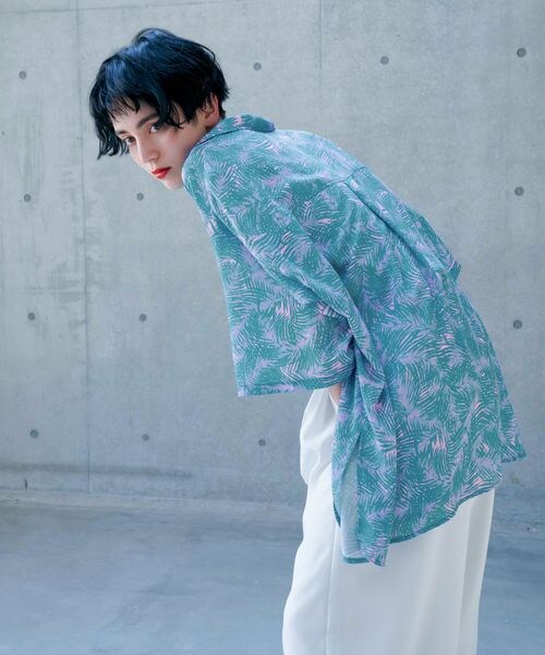 PAGEBOY(ページボーイ)の「サマーリゾートショートシャツ(トップス・レディース・モノトーン01/ピンク系25/ブルー系85・F)」の10枚目の写真