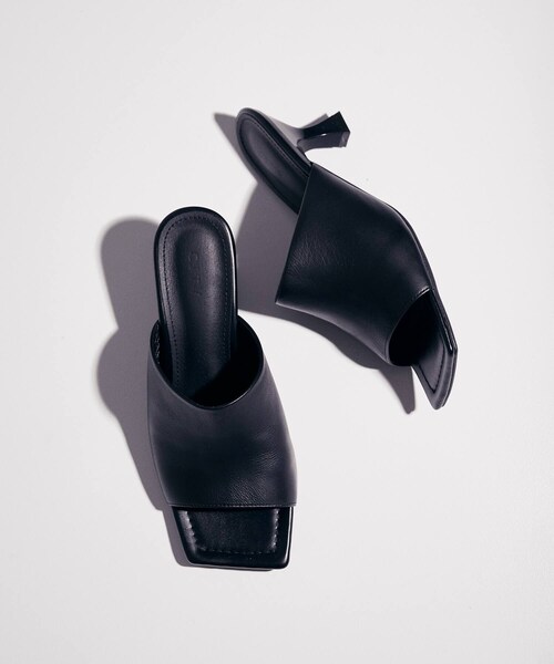 city（シティ）の「スムースレザースクエアートゥーミュール2（その他シューズ・レディース・NAT/IVR/BLK/GRN・1/2）」の2枚目の写真