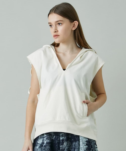 極美品★CINOH チノ SLEEVELESS SWEAT PULL-OVER CINOH（チノ）の「PAPER URAKE SLEEVELESS HOODIE（Tシャツ
