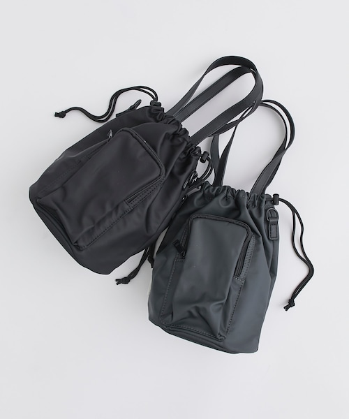 PUBLIC TOKYO（パブリックトウキョウ）の「ポリッシュナイロン巾着ポーチ（ハンドバッグ・メンズ・D.GRY/CCL/BLK・FREE）」の2枚目の写真