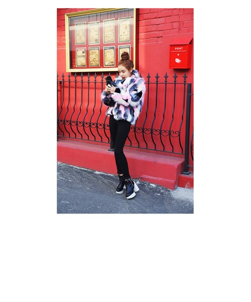 STYLENANDA(スタイルナンダ)の「ピンクMIXフェイクファージャケット(その他・レディース・ピンク・フリーサイズ)」の12枚目の写真