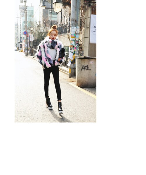 STYLENANDA(スタイルナンダ)の「ピンクMIXフェイクファージャケット(その他・レディース・ピンク・フリーサイズ)」の7枚目の写真