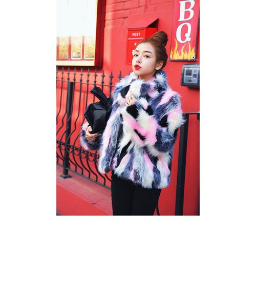 STYLENANDA(スタイルナンダ)の「ピンクMIXフェイクファージャケット(その他・レディース・ピンク・フリーサイズ)」の5枚目の写真