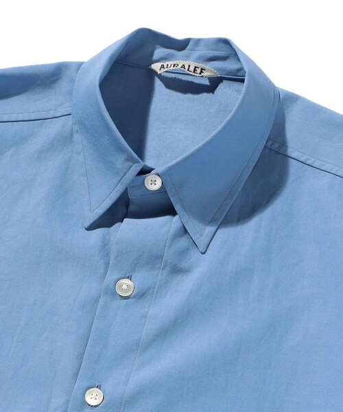 AURALEE（オーラリー）の「WASHED FINX TWILL BIG SHIRT/ツイール ビッグ シャツ（トップス・メンズ・ホワイト/ブルー・3）」の2枚目の写真