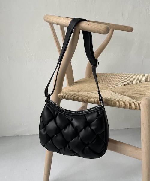 CAPRICIEUX LE'MAGE（カプリシューレマージュ）の「パフメッシュショルダー（バッグ・レディース・エクリュ/ブラック・F）」の2枚目の写真