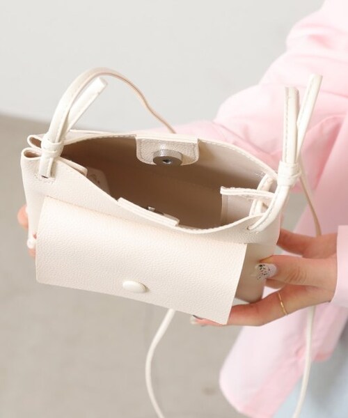 RAY CASSIN（レイカズン）の「ラップポケショルダー（バッグ・レディース・クロ/キナリ/シルバー・FREE）」の16枚目の写真