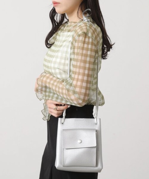 RAY CASSIN（レイカズン）の「ラップポケショルダー（バッグ・レディース・クロ/キナリ/シルバー・FREE）」の3枚目の写真