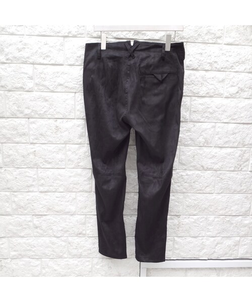 BRIMSTONE&TREACLE（ブリムストーンアンドトリークル）の「フェイクスエードテーパードパンツ（その他パンツ・メンズ・ブラック・S/M）」の2枚目の写真