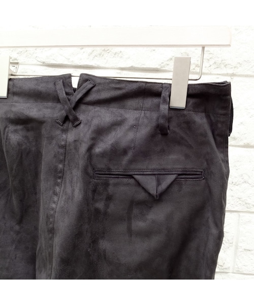 BRIMSTONE&TREACLE（ブリムストーンアンドトリークル）の「フェイクスエードテーパードパンツ（その他パンツ・メンズ・ブラック・S/M）」の9枚目の写真