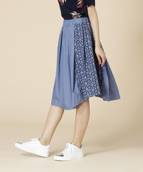 BABYLONE（バビロン）の「レースキリカエスカート（スカート・レディース・ｵﾌﾎﾜｲﾄ/ﾌﾞﾙｰ・38）」の2枚目の写真