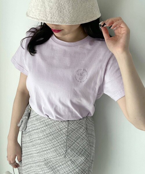 OLIVE des OLIVE（オリーブデオリーブ）の「Aimerianejoie推し色Tシャツ（Tシャツ/カットソー・レディース・オフホワイト/ピンク/ラベンダー/サックスブルー/レッド/ブラック・FREE）」の4枚目の写真