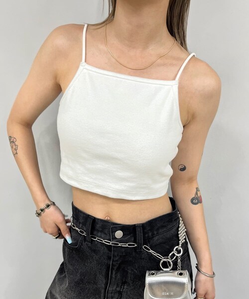 WHO'S WHO gallery(フーズフーギャラリー)の「ショートリブキャミ(キャミソール・レディース・オフホワイト/ライトグレー/グレー/ブラック・F)」の1枚目の写真