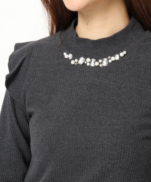 Heather（ヘザー）の「ビジューカタフリルカット長袖（トップス・レディース・ホワイト08/グレー12/チャコールグレー19・FREE）」の6枚目の写真