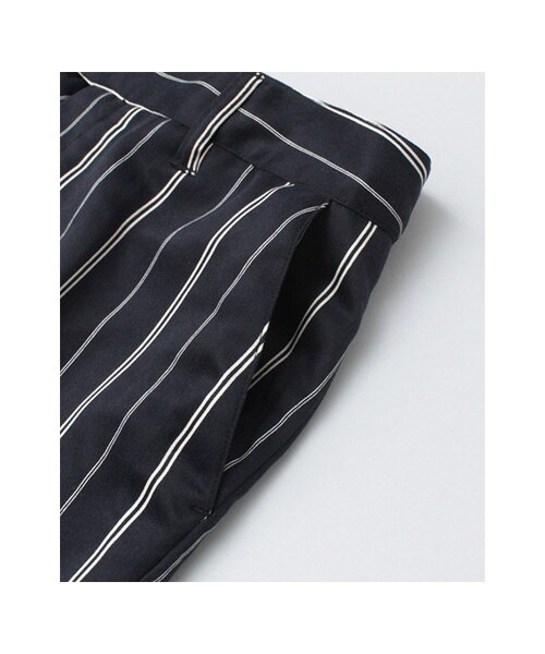 URBAN RESEARCH（アーバンリサーチ）の「PIN STRIPE TAPERED TROUSER（パンツ・レディース・OFF×NAVY/BLACK×OFF・36/38）」の14枚目の写真
