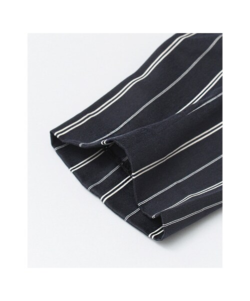 URBAN RESEARCH（アーバンリサーチ）の「PIN STRIPE TAPERED TROUSER（パンツ・レディース・OFF×NAVY/BLACK×OFF・36/38）」の15枚目の写真