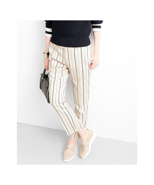 URBAN RESEARCH（アーバンリサーチ）の「PIN STRIPE TAPERED TROUSER（パンツ・レディース・OFF×NAVY/BLACK×OFF・36/38）」の5枚目の写真
